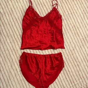 Victorias Secret SET SZ small. Elegant Red Lace Trim Sleepwear Set